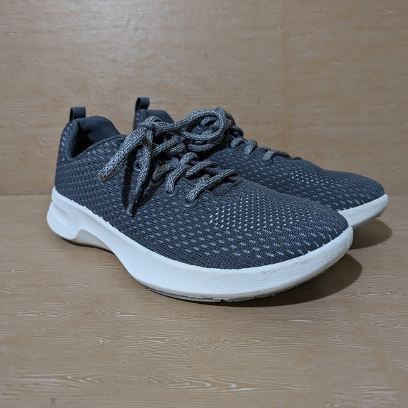 LN Ladies Athletic Works Memory Foam Tennis Shoes 7 - Picture 1 of 6